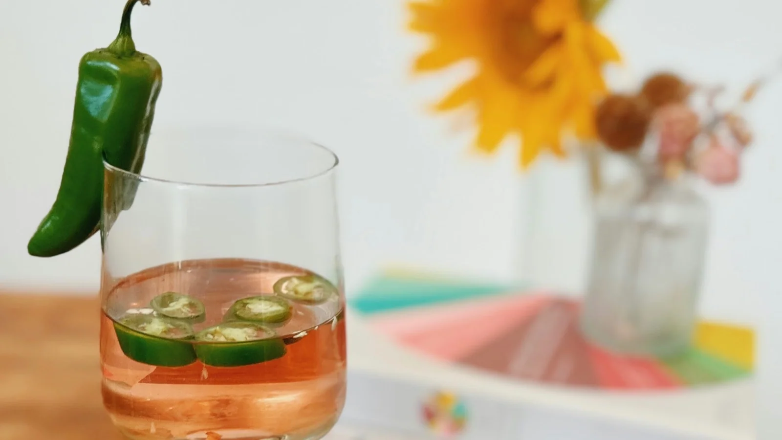 Exploring Unconventional Pairings: Jalapeños and Rosé, A Spicy Twist on Tradition 🌶🍷
