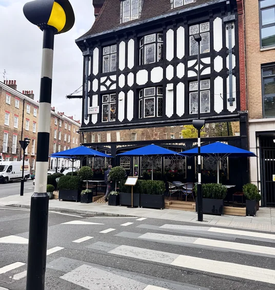 Street view of Clarette restaurant beside Blandford Street in London