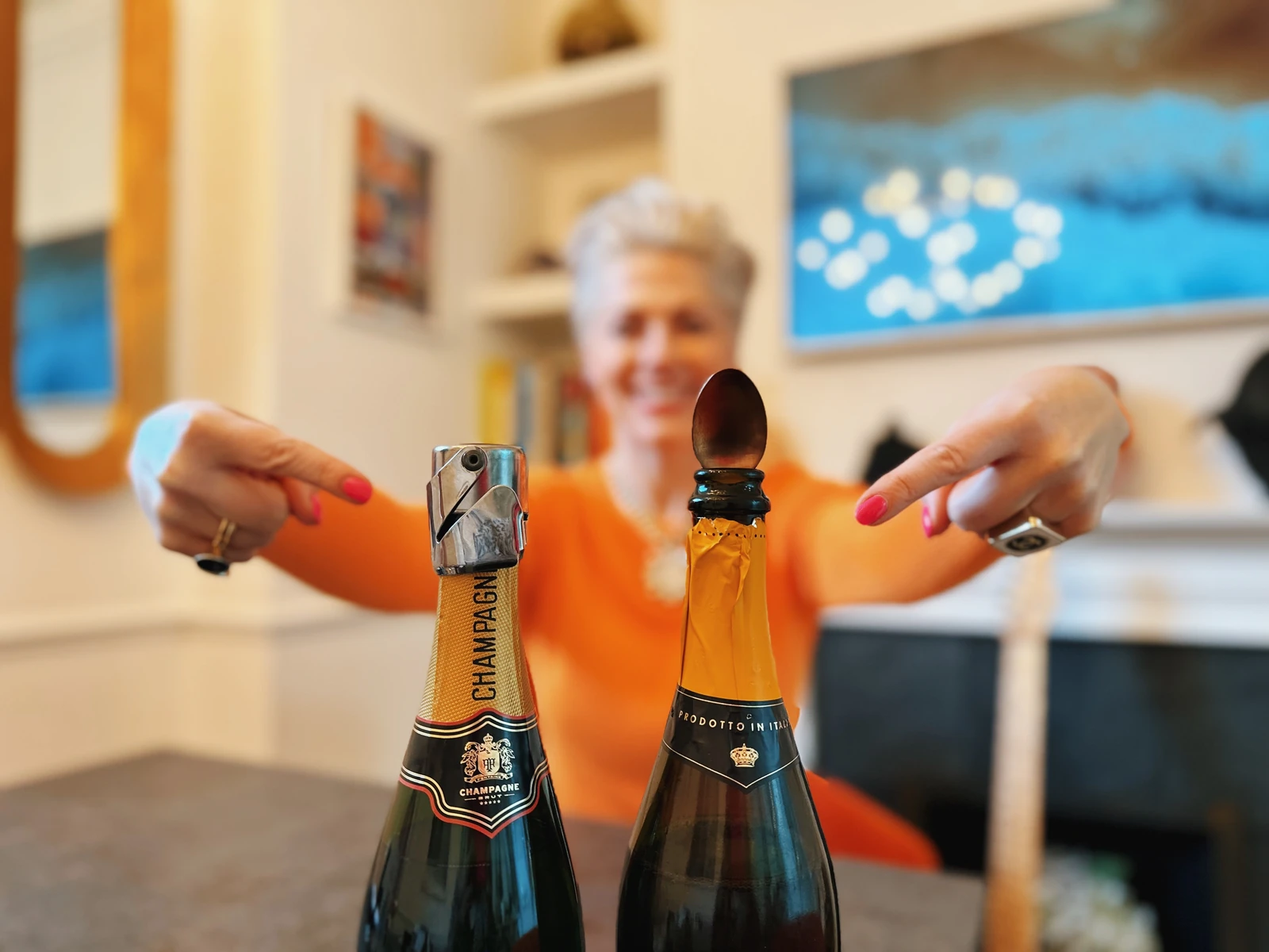 Does putting a spoon in your sparkling wine help the fizz last longer?