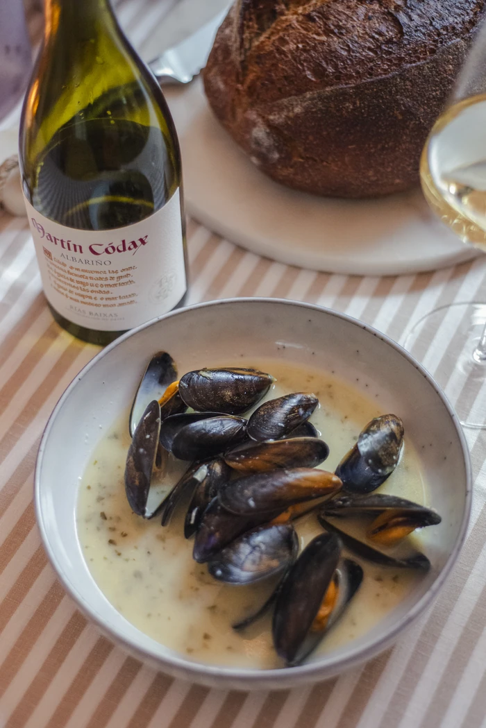 Martin Codax Albariño beside mussels in a creamy sauce