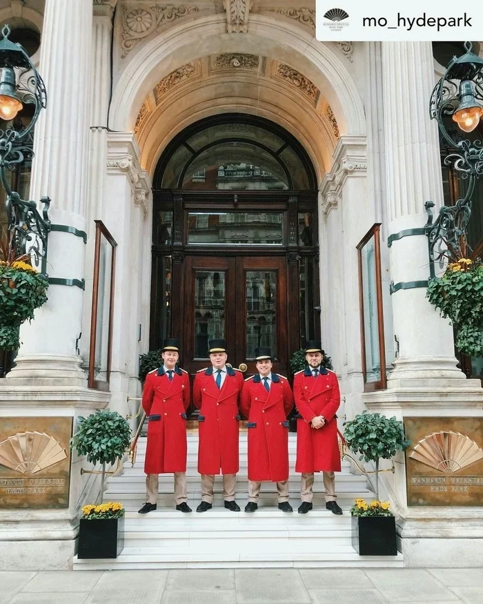 Four doormen in red coats outside the Mandarin Oriental Hyde Park entrance