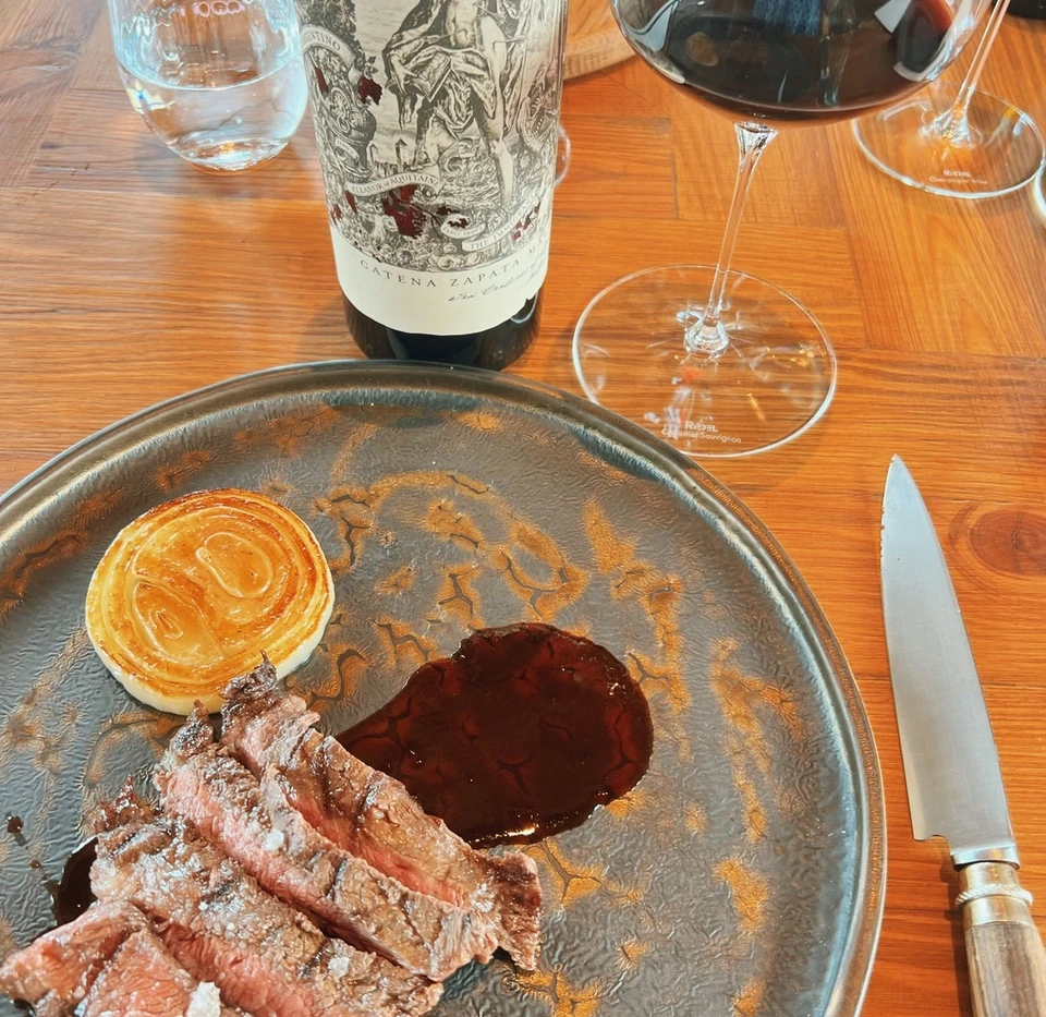 Steak served with Cabernet Sauvignon at a tasting table